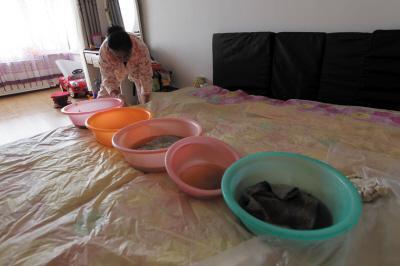 临泉楼上漏水，住户失联，小区没物管，业主维权难！律师来支招……